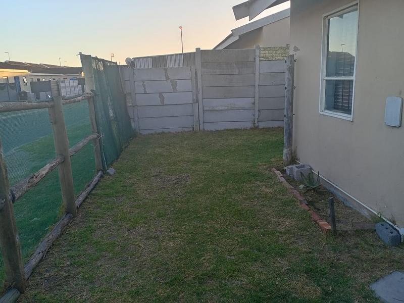 2 Bedroom Property for Sale in Pelikan Park Western Cape
